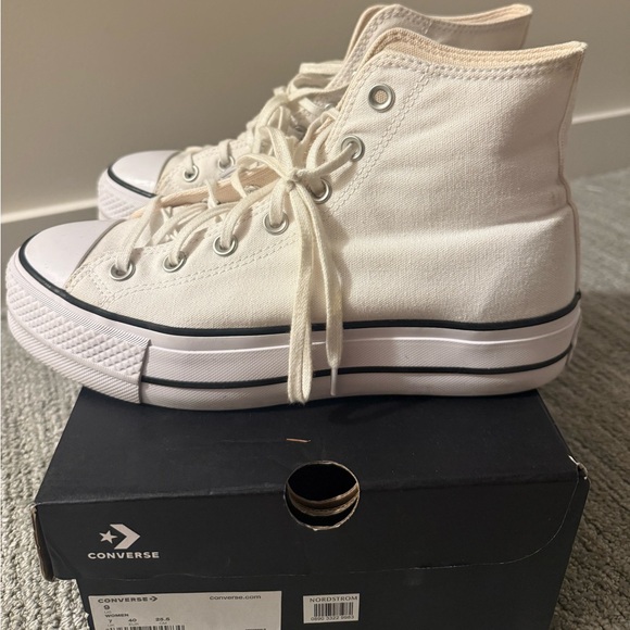 CONVERSE PLATFORM SIZE 9W - Picture 1 of 10